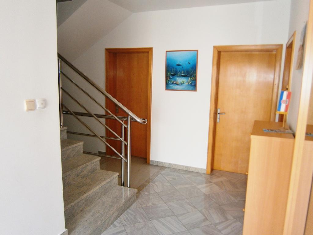 Sun House Apartments Bol Exterior foto