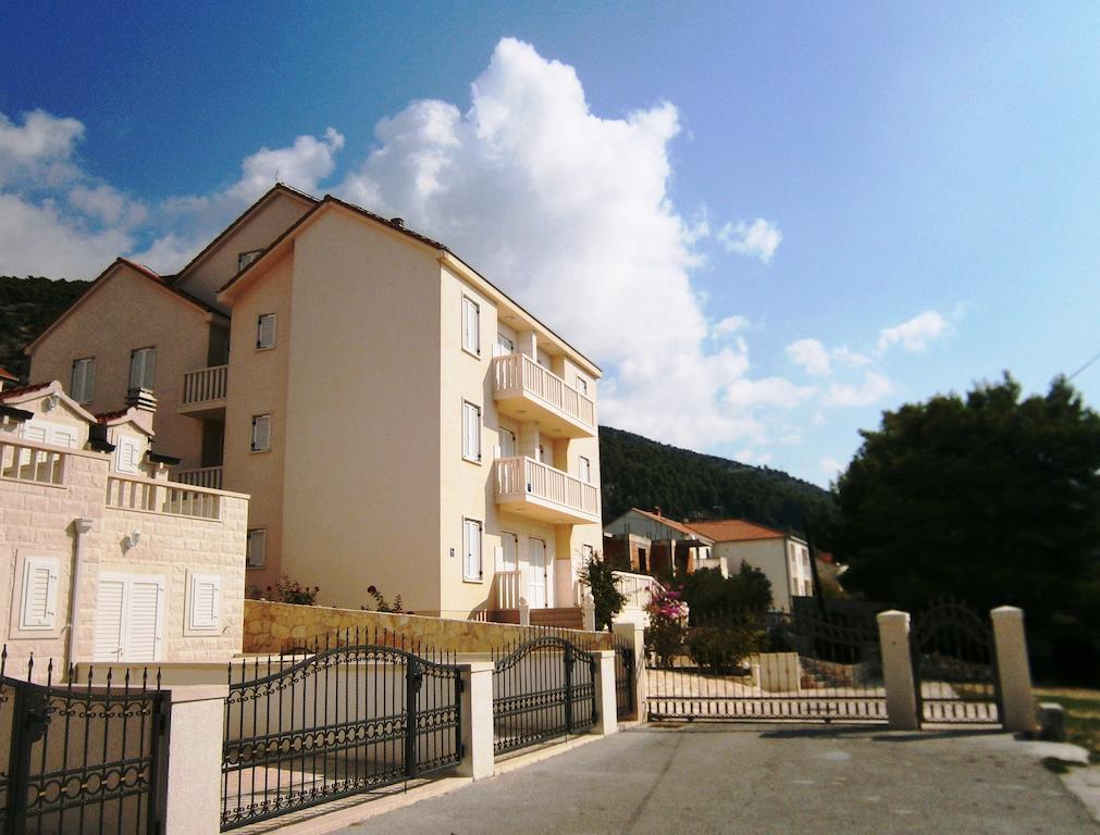 Sun House Apartments Bol Exterior foto